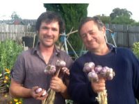 Angus and Tino with garlic